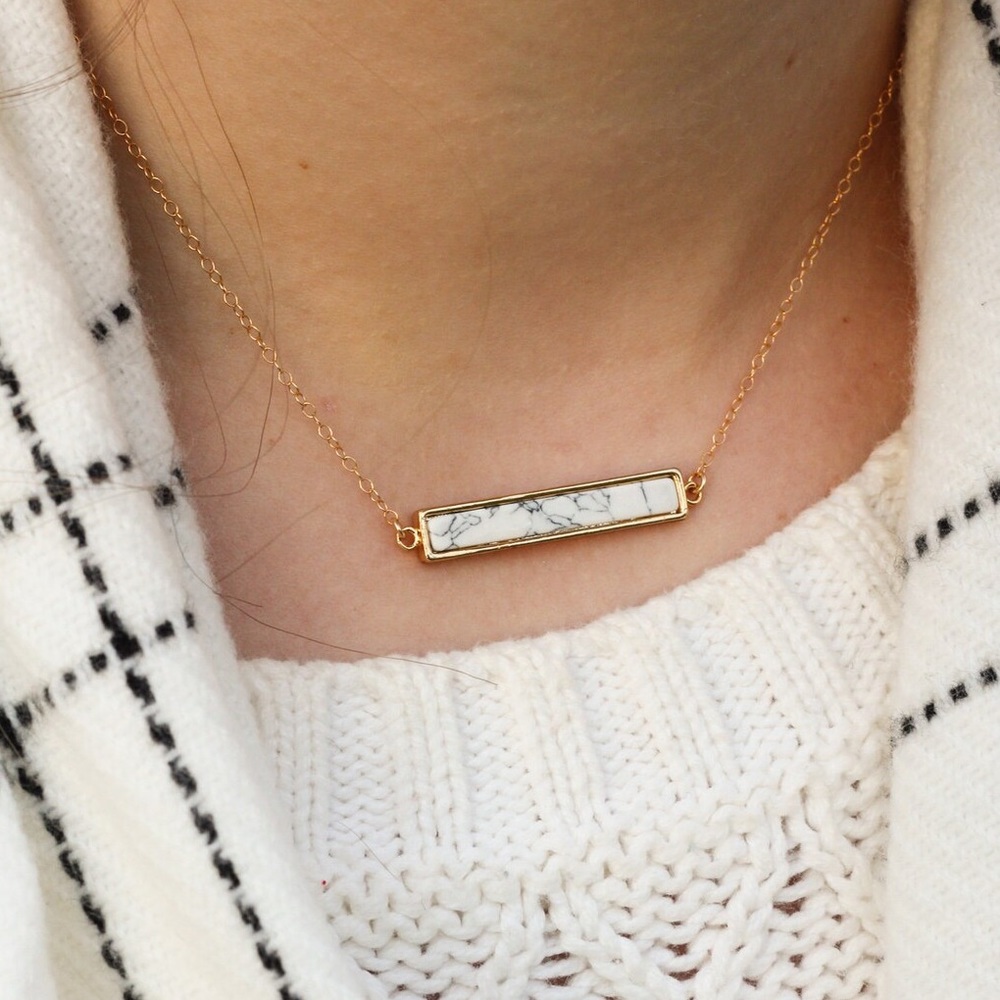 White Marble bar necklace in yellow gold